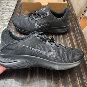 Nike flex experience run 11 NEW